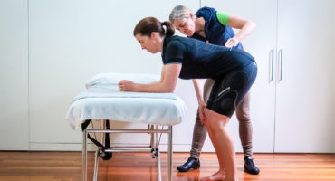 The Aero Stretch - The best pre-ride stretch for cyclists, Topbike Physio Emma Colson Melbourne
